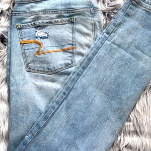 American Eagle Light Wash Mid Rise Skinny Jeans